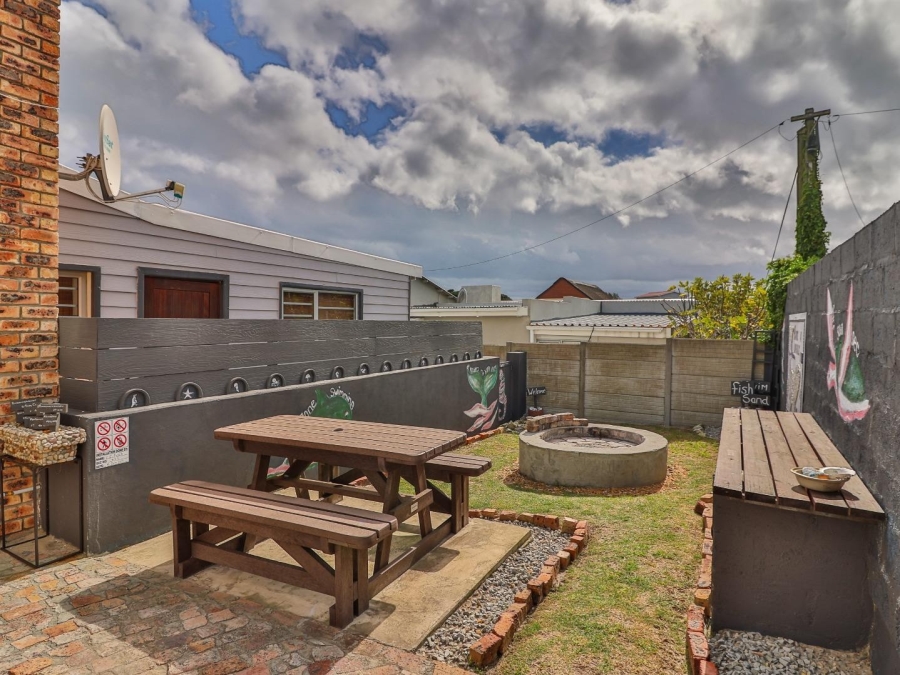 5 Bedroom Property for Sale in De Kelders Western Cape